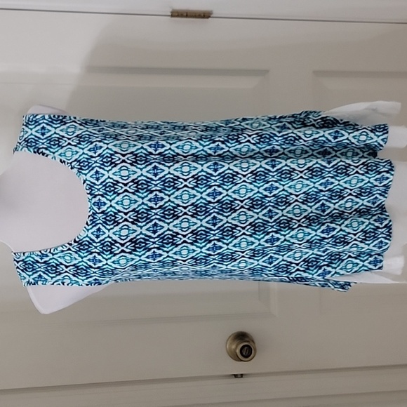 New Directions Size M Blue Aqua and Teal Patterned Sleeveless Top w/ White Under - Picture 1 of 12
